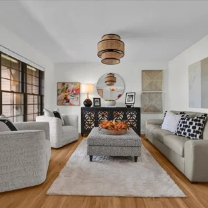 Finch Dr 8